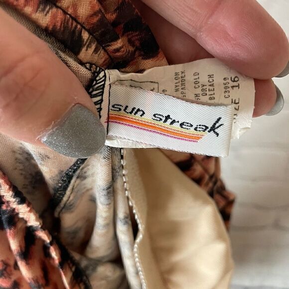 Sun Streak Leopard Swimsuit Size 16 - Picture 10 of 10
